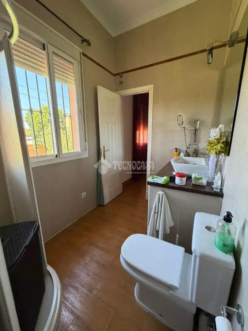 Dormitori de Casa o xalet en venda en Dos Hermanas amb Aire condicionat