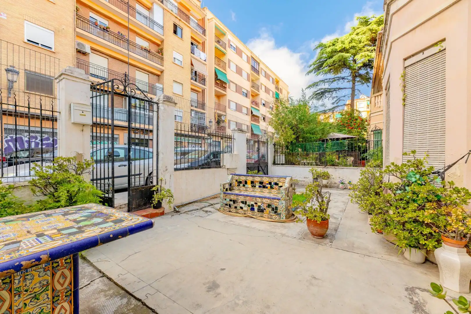 Vista exterior de Casa o xalet en venda en Valencia amb Jardí privat i Terrassa