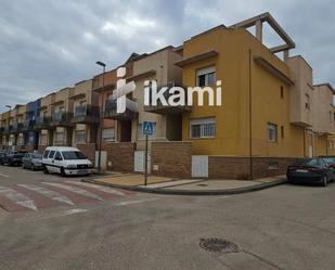 Vista exterior de Casa adosada en venda en Torre-Pacheco amb Aire condicionat, Calefacció i Jardí privat