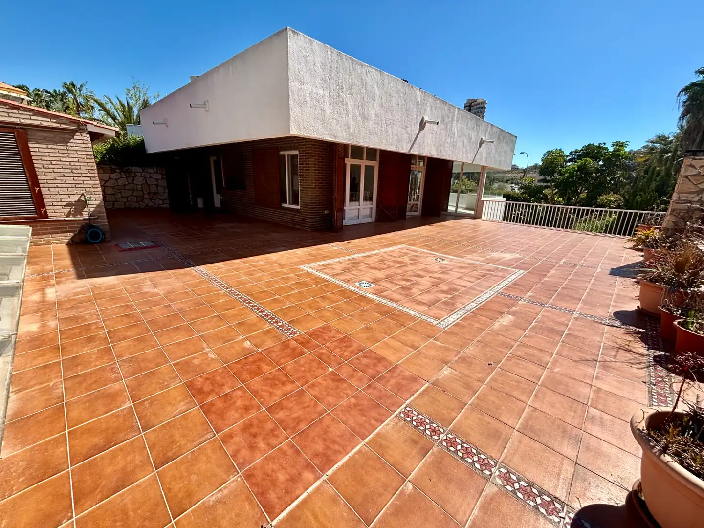 Terrassa de Casa o xalet en venda en Alicante / Alacant amb Jardí privat, Terrassa i Traster