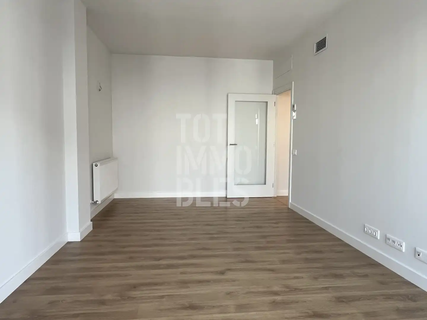 Schlafzimmer von Wohnung zur Miete in Girona mit Klimaanlage, Heizung und Schwimmbad