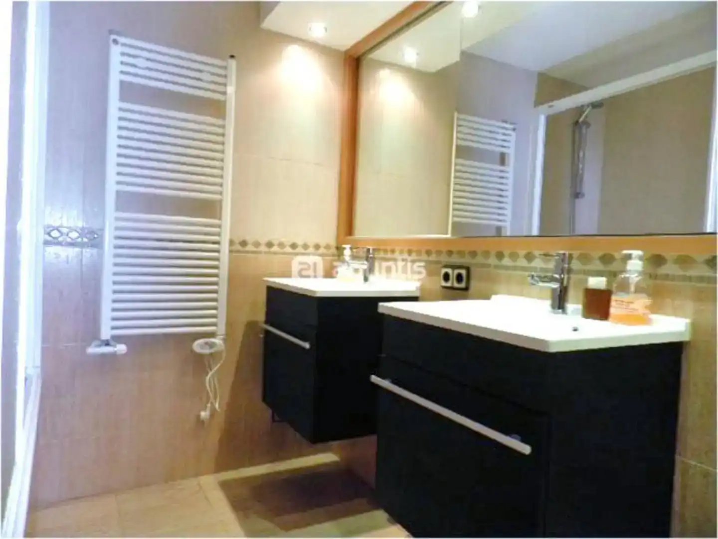 Bany de Dúplex per a compartir en Barcelona amb Aire condicionat, Parquet i Moblat