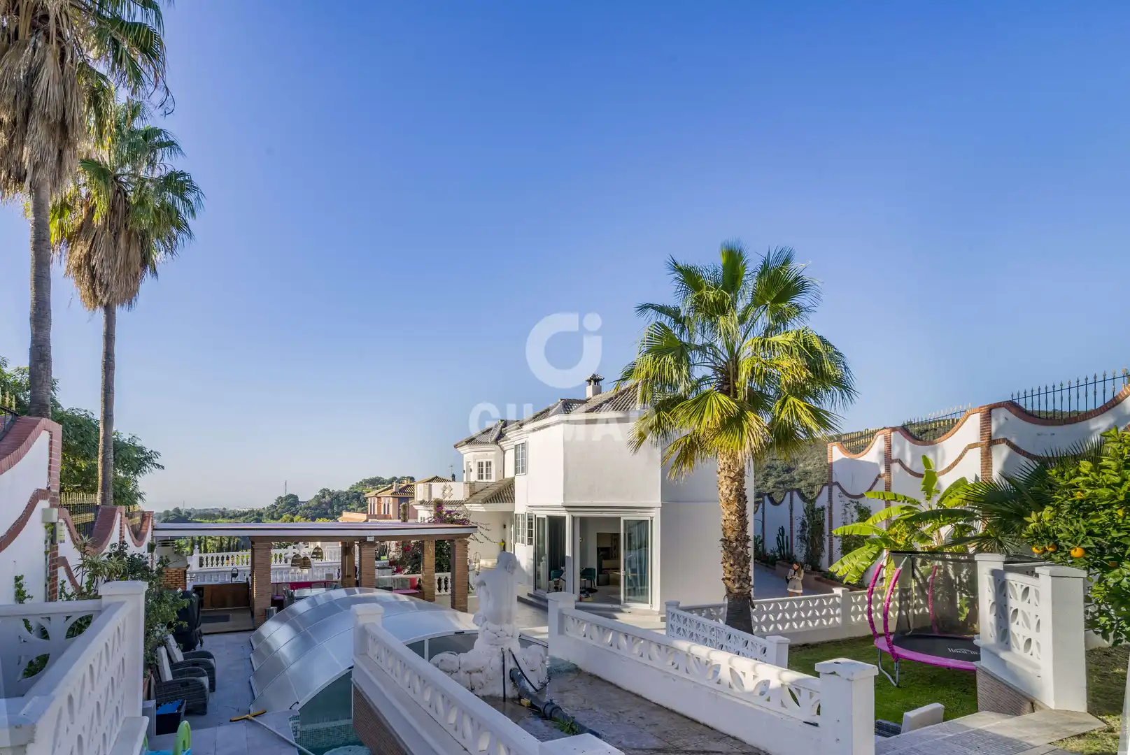 Terrassa de Casa o xalet en venda en Estepona amb Jardí privat i Piscina