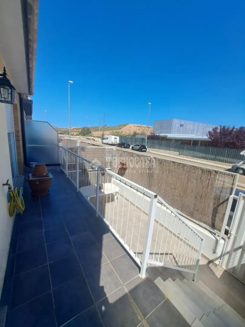 Terraza de Casa adosada en venta en María de Huerva con Aire acondicionado, Calefacción y Jardín privado