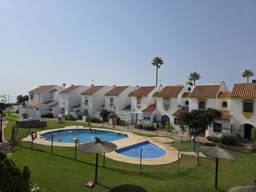 Casa aparellada amb balcó en venda a Marina de Casares
