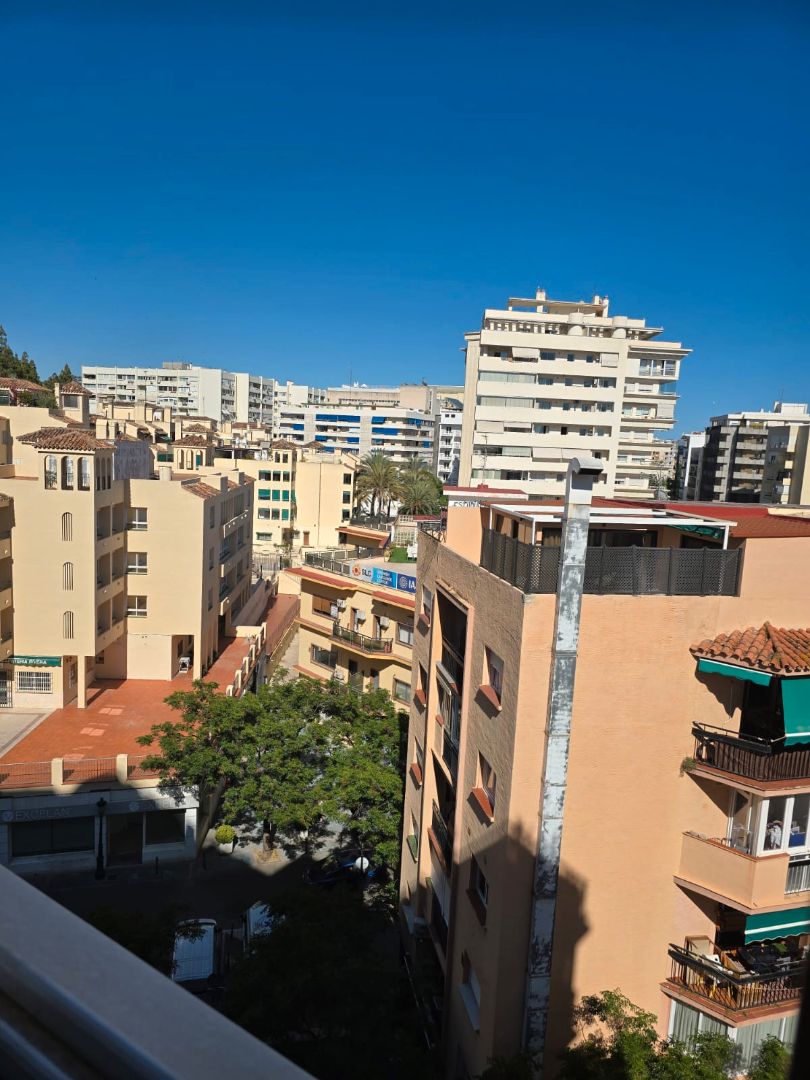 Vista exterior de Pis en venda en Marbella amb Aire condicionat, Terrassa i Moblat