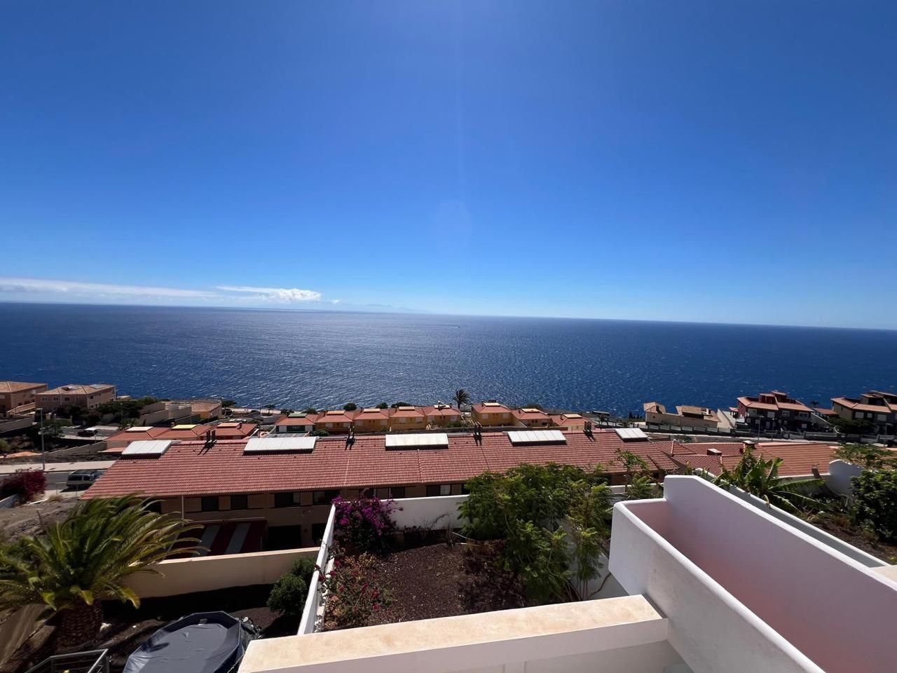 Vista exterior de Casa o xalet en venda en El Rosario amb Jardí privat, Terrassa i Moblat