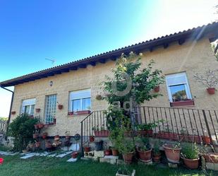 Vista exterior de Casa o xalet en venda en Villasabariego