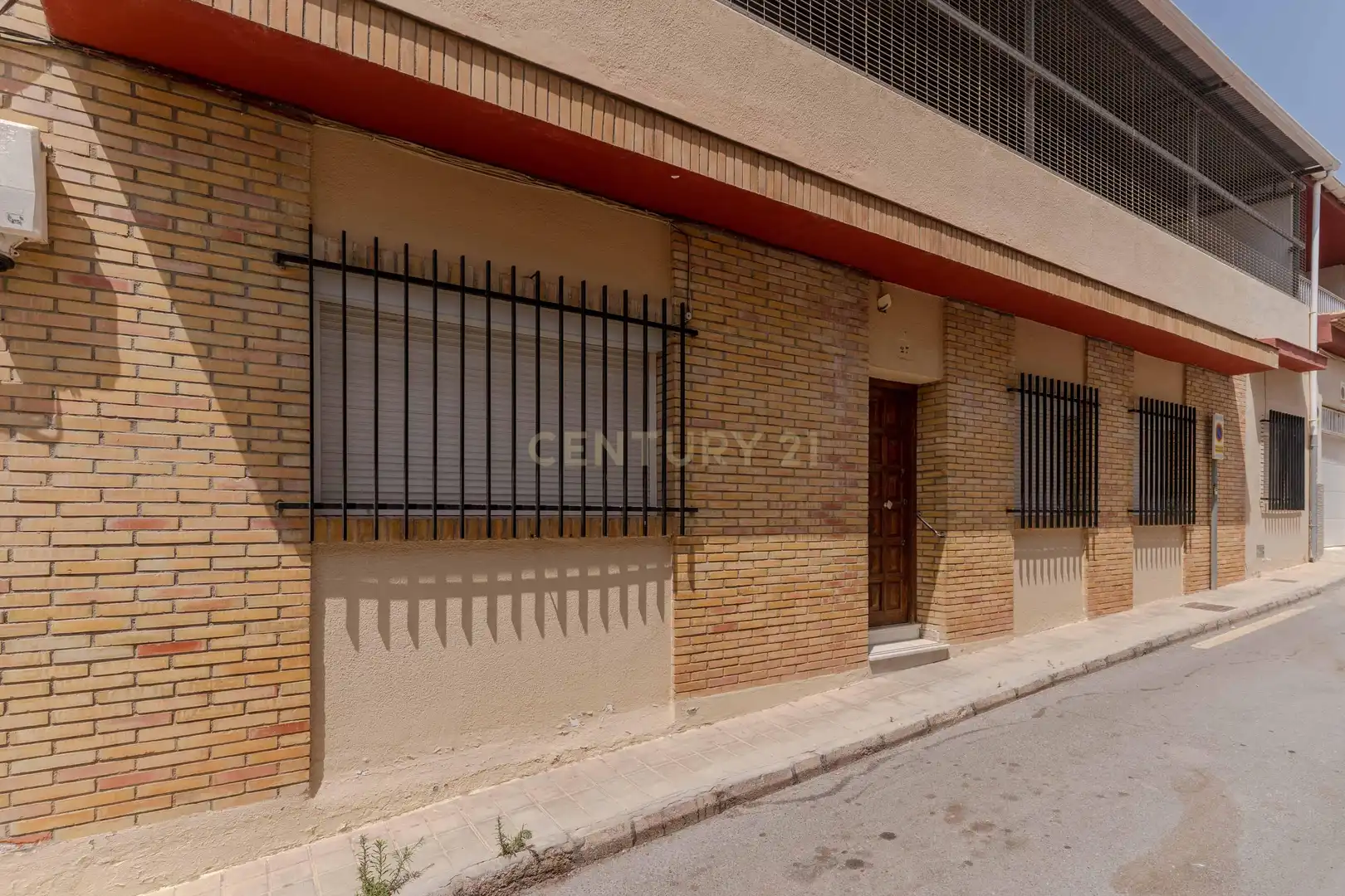 Vista exterior de Casa o xalet en venda en Motril amb Aire condicionat i Traster