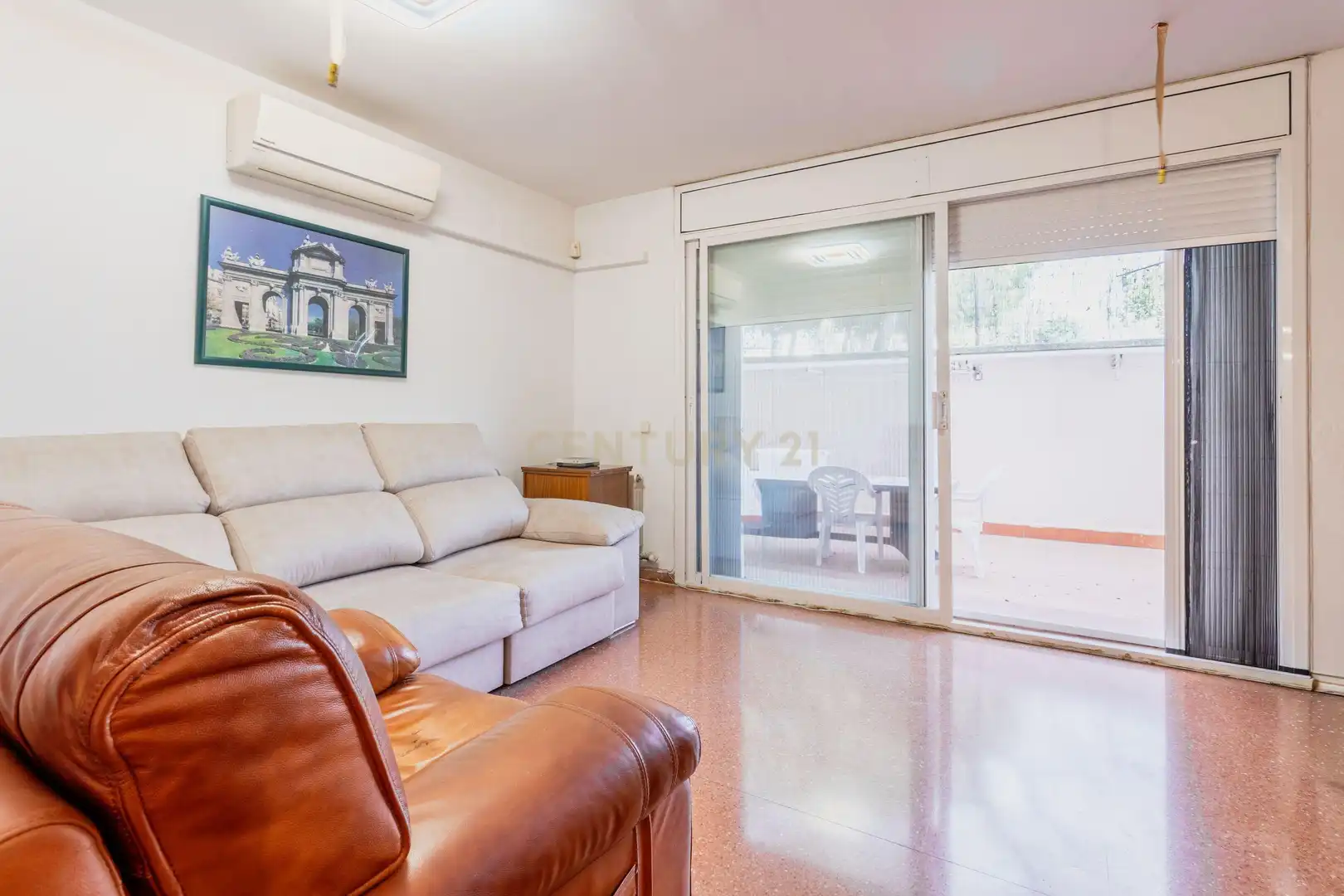 Sala d'estar de Planta baixa en venda en Sant Feliu de Llobregat amb Aire condicionat