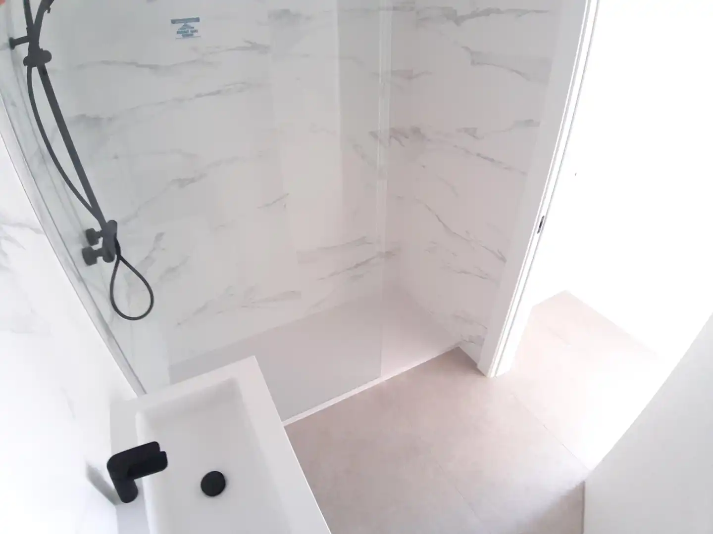 Baño de Ático de alquiler en Fuengirola con Terraza, Trastero y Jacuzzi