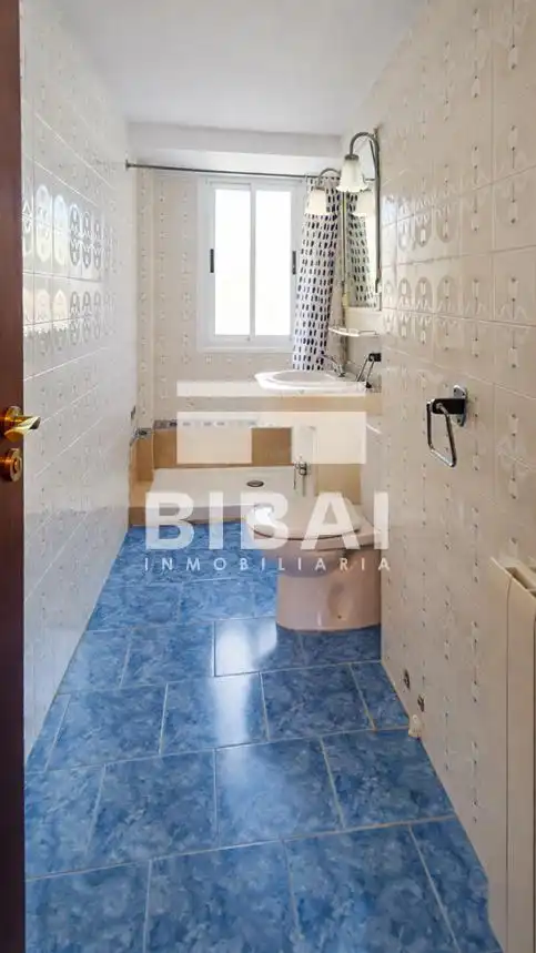 Badezimmer von Wohnung zum Verkauf in Arrasate / Mondragón mit Heizung, Abstellraum und Balkon