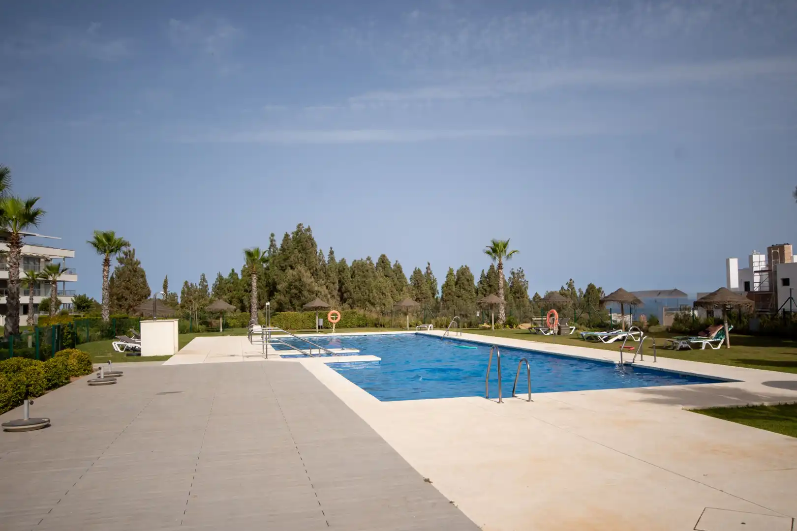 Piscina de Piso en venta en Mijas con Aire acondicionado, Jardín privado y Terraza