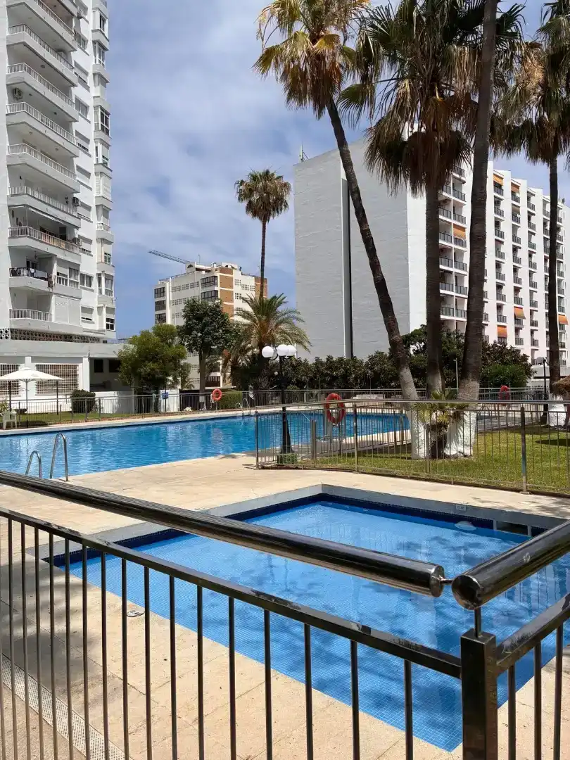 Schwimmbecken von Wohnungen zur Miete in Benalmádena mit Schwimmbad