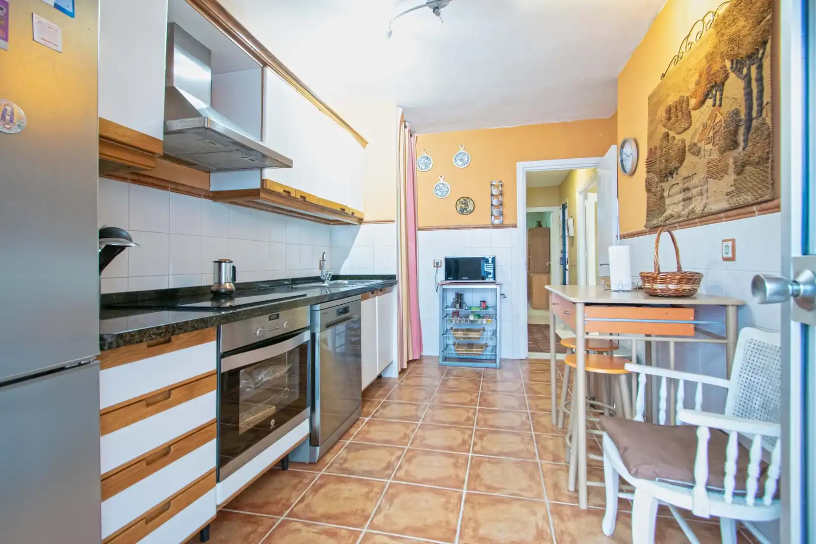 Cuina de Casa adosada en venda en Castilleja de la Cuesta amb Aire condicionat, Calefacció i Terrassa