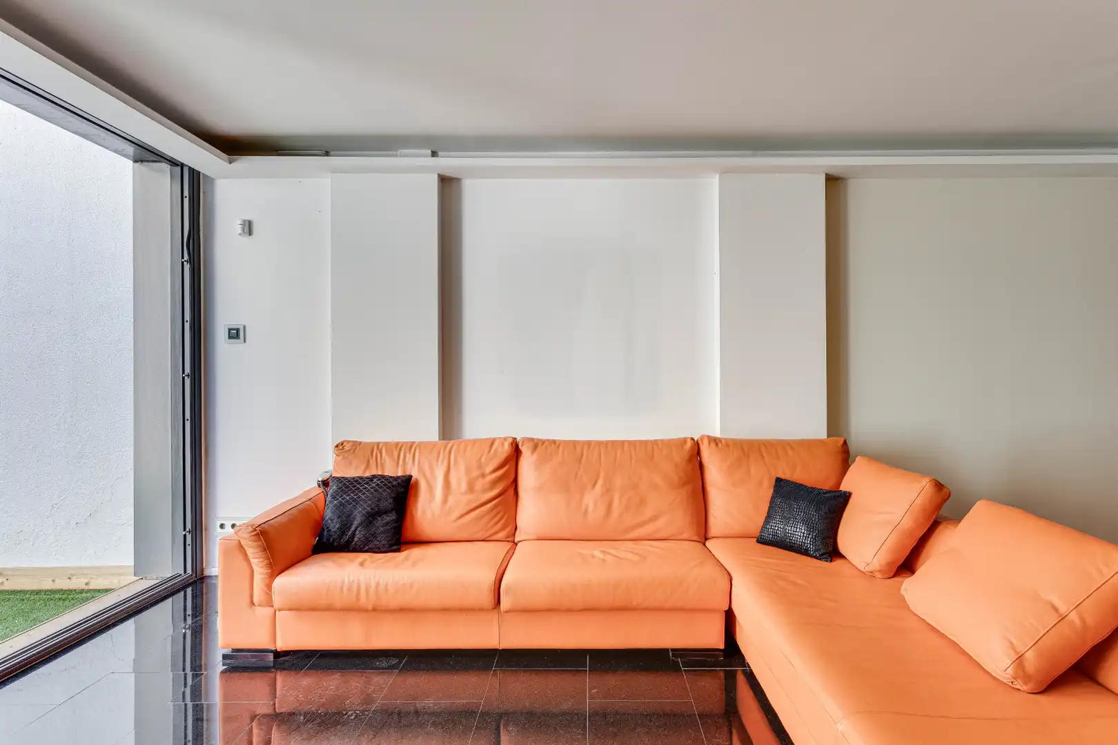 Sala de estar de Casa adosada en venta en Barcelona con Aire acondicionado, Calefacción y Jardín privado