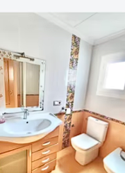 Bathroom of Flat to share in Canals  with Air Conditioner, Furnished and Oven