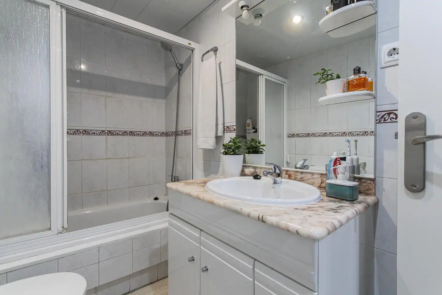 Badezimmer von Wohnung zum Verkauf in Montcada i Reixac mit Klimaanlage, Terrasse und Möbliert
