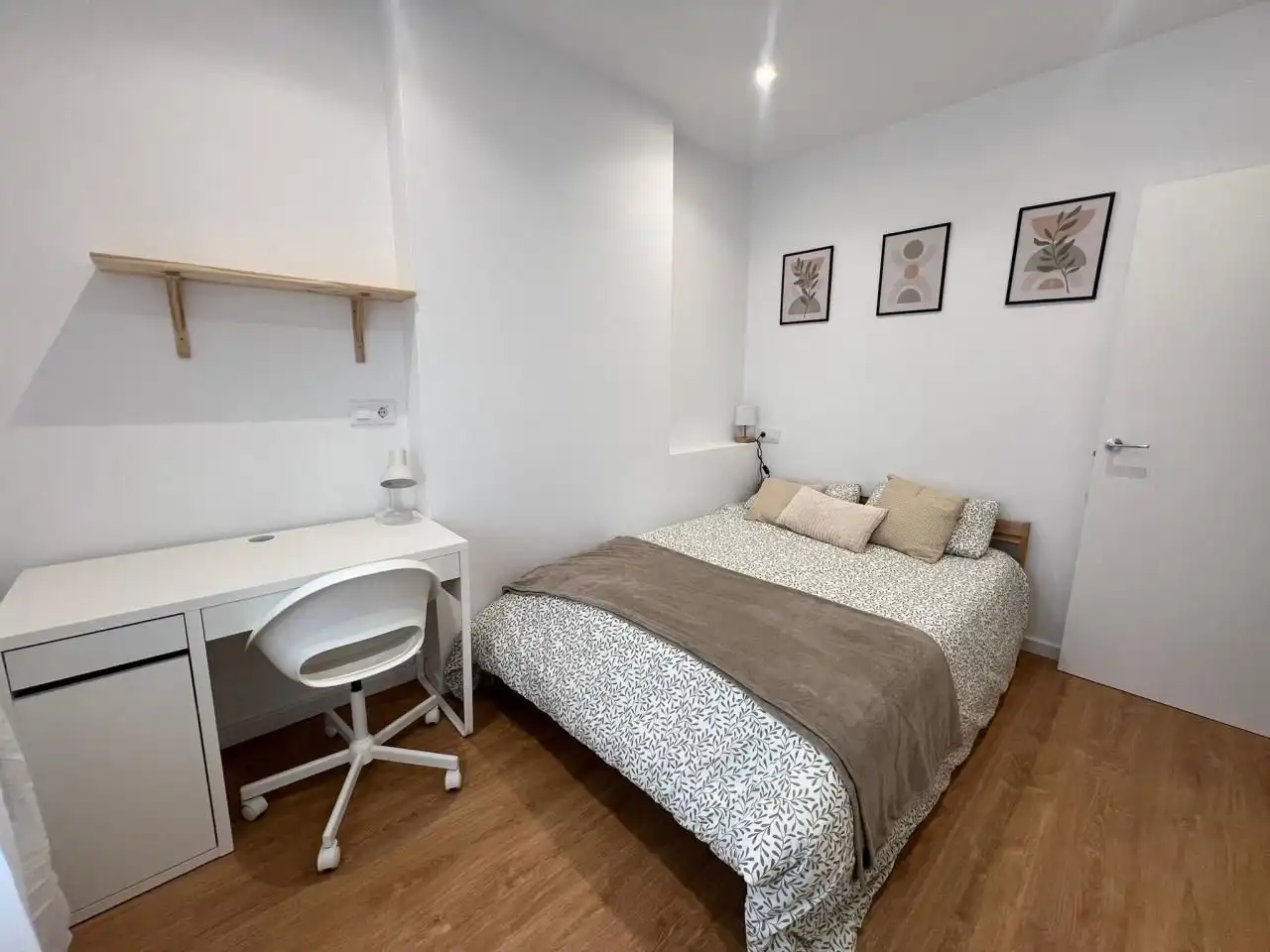 Bedroom of Flat for share in Ourense Capital   with Heating, Furnished and Balcony