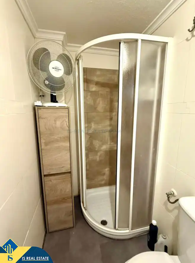 Baño de Estudio en venta en Torrevieja con Calefacción, Amueblado y Lavadora