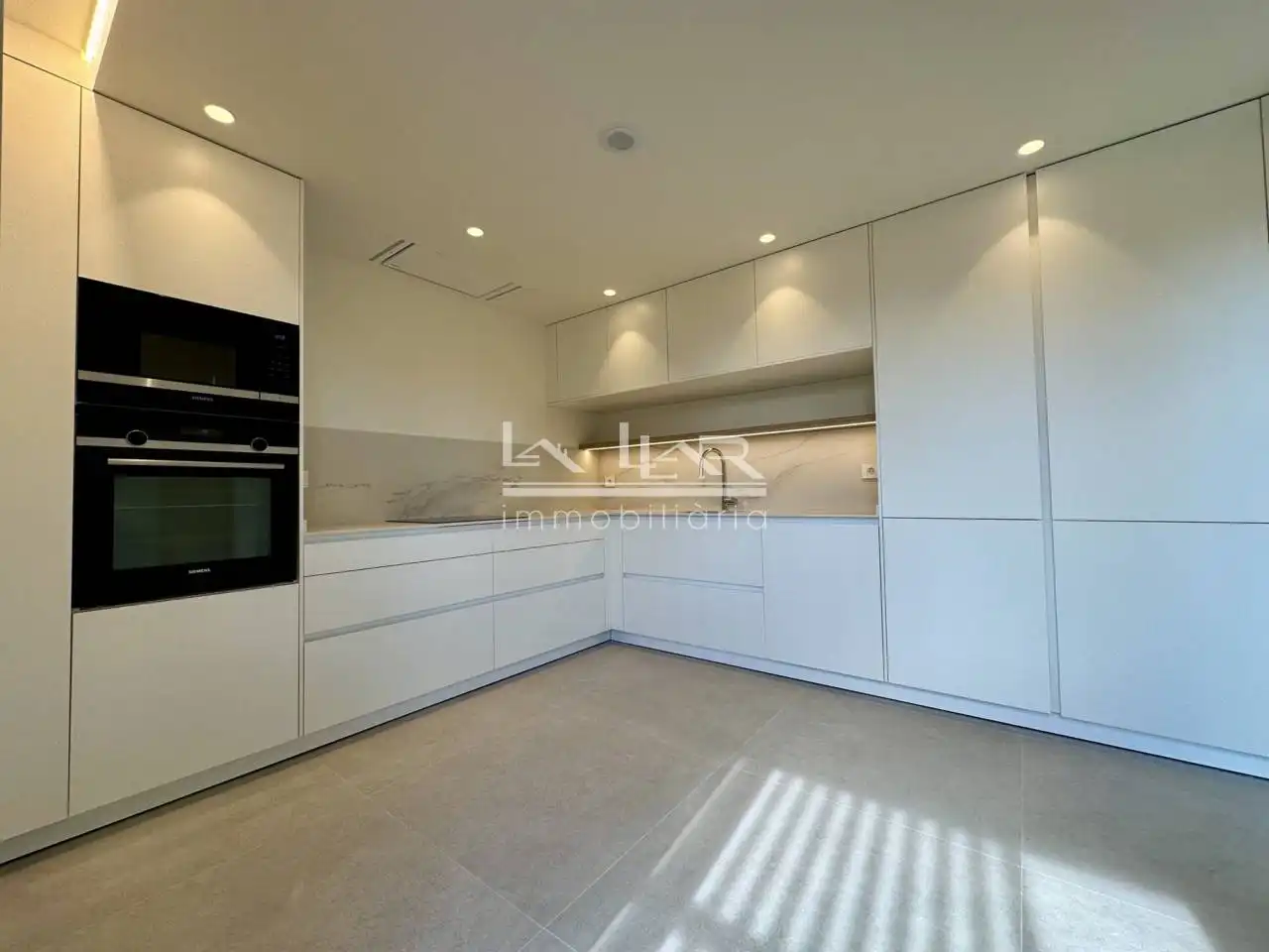 Kitchen of Flat for rent in Vic  with Air Conditioner, Heating and Parquet flooring