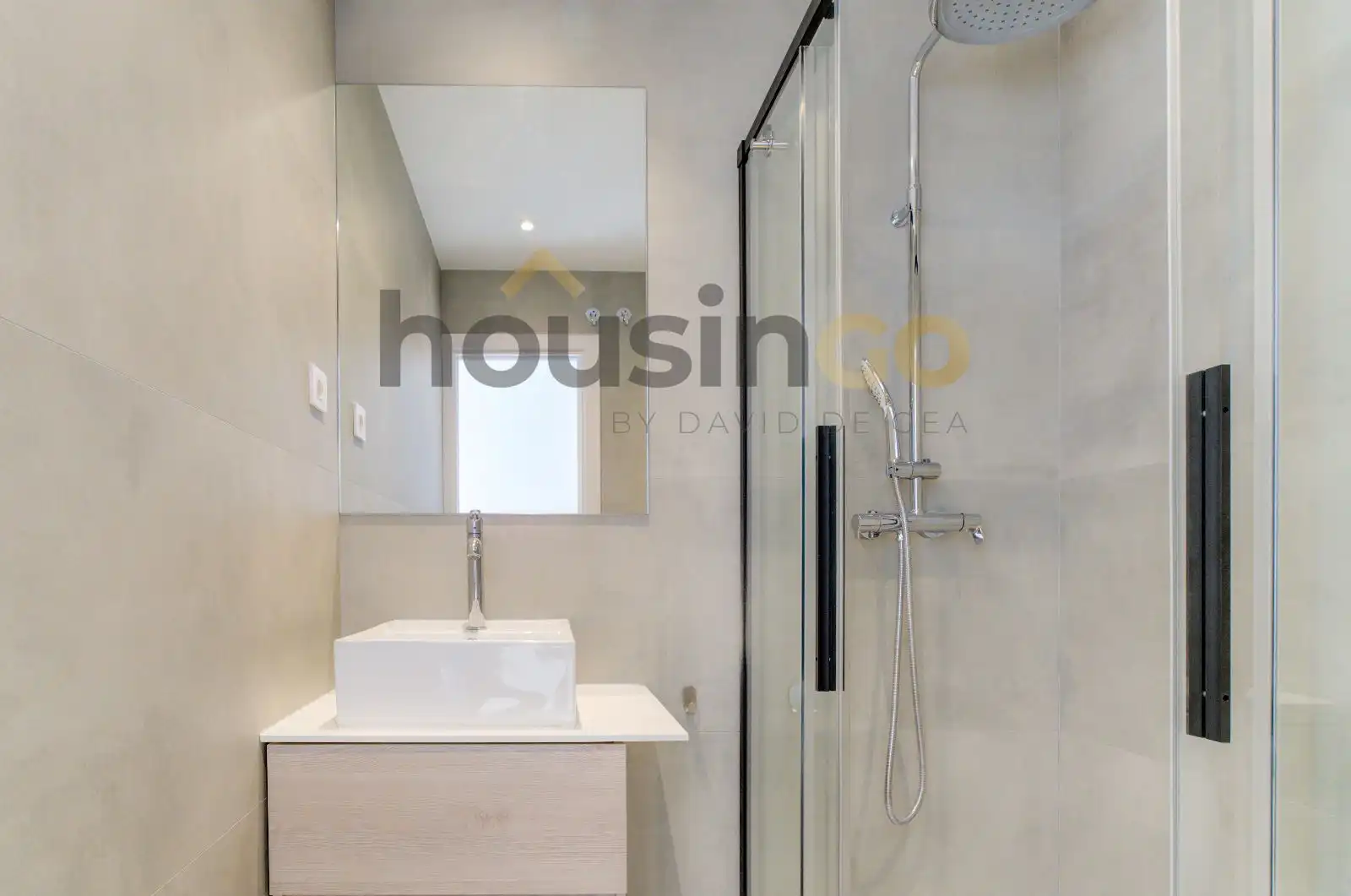 Baño de Apartamento de alquiler en Madrid con Aire acondicionado, Calefacción y Amueblado