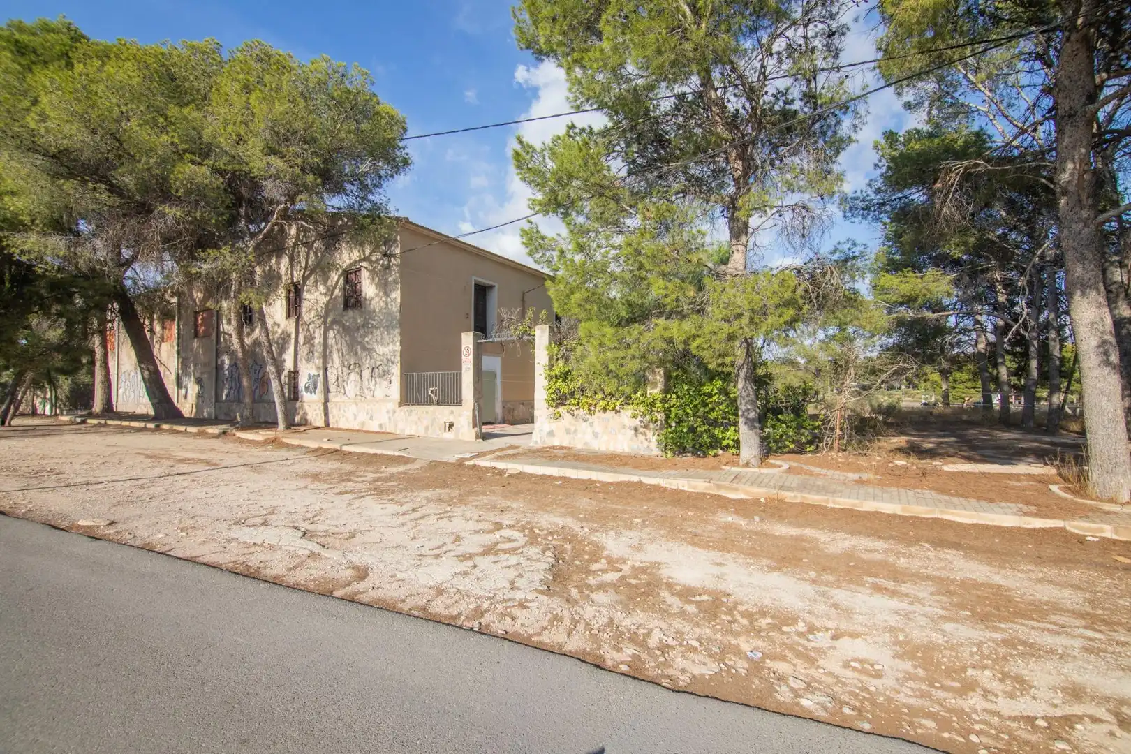 Außenansicht von Country house zum Verkauf in Monóvar  / Monòver mit Privatgarten und Schwimmbad