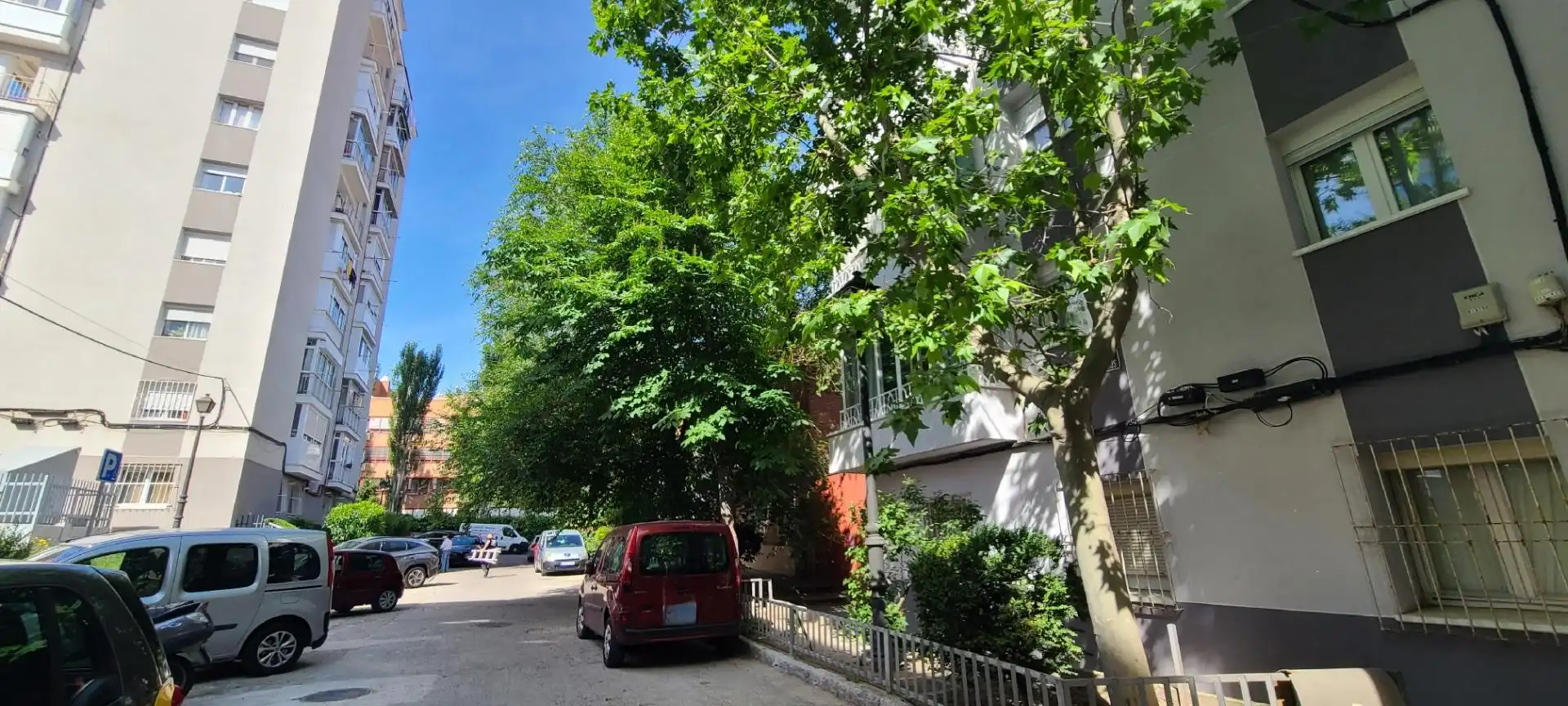 Vista exterior de Piso en venta en Madrid con Calefacción y Parquet