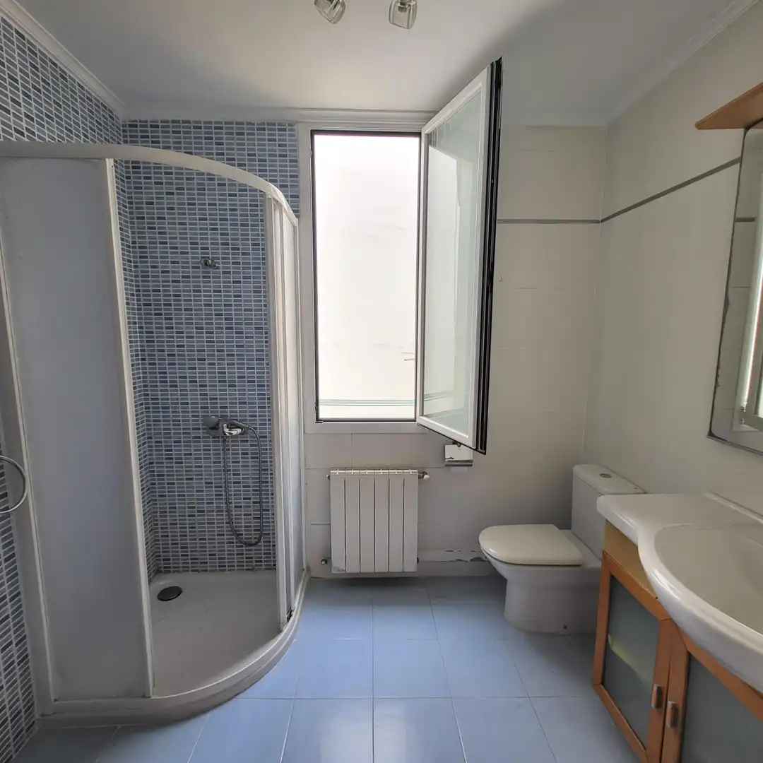Badezimmer von Wohnung zum Verkauf in Bilbao  mit Heizung und Terrasse