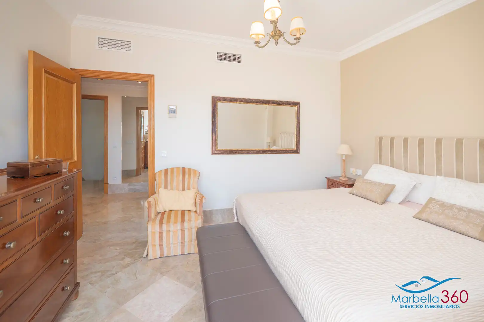 Habitación de Casa adosada en venta en Marbella con Aire acondicionado, Calefacción y Jardín privado