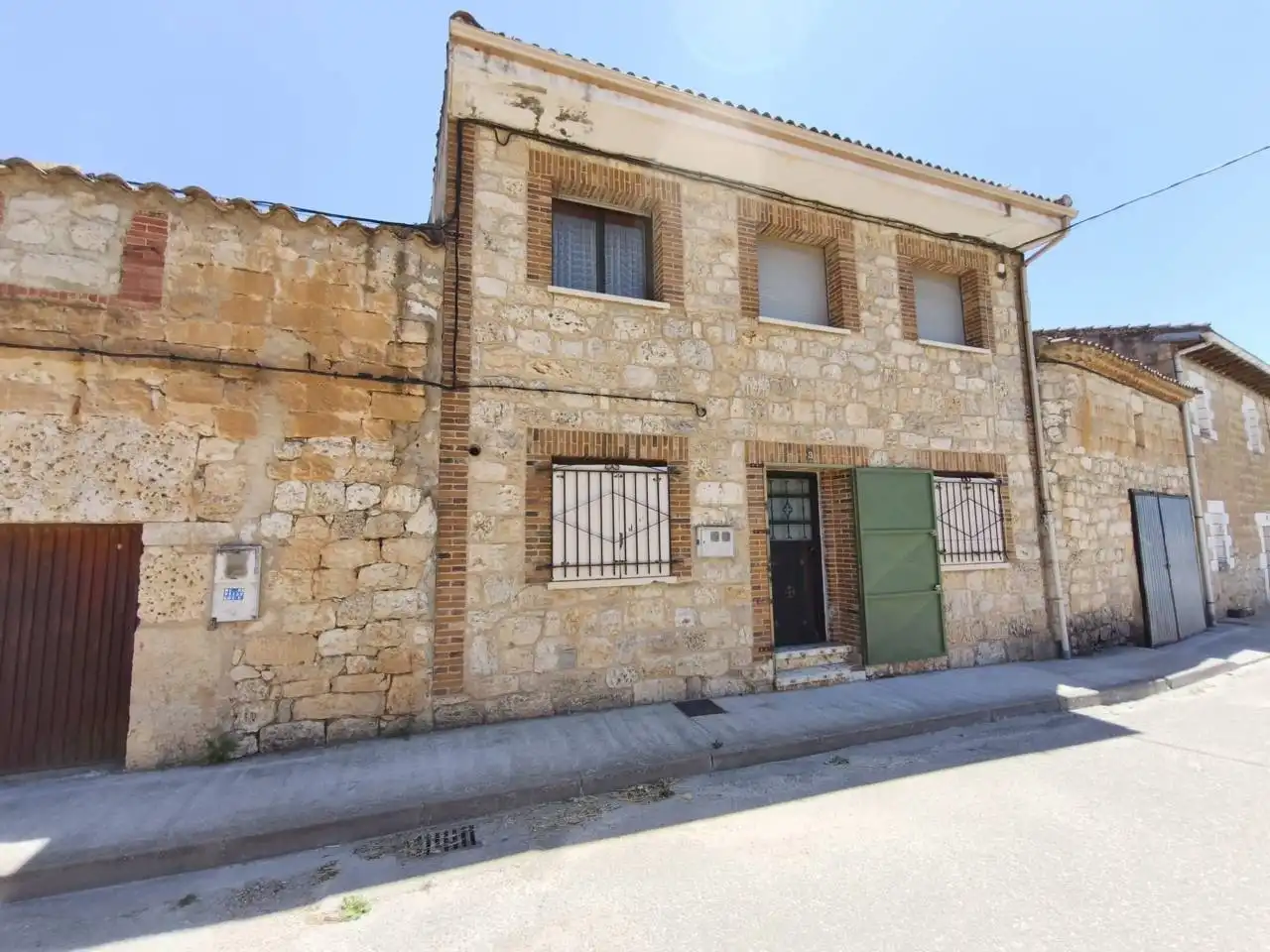 Exterior view of Houses for sale in Pedrosa de Río Úrbel  with Heating and Parquet flooring