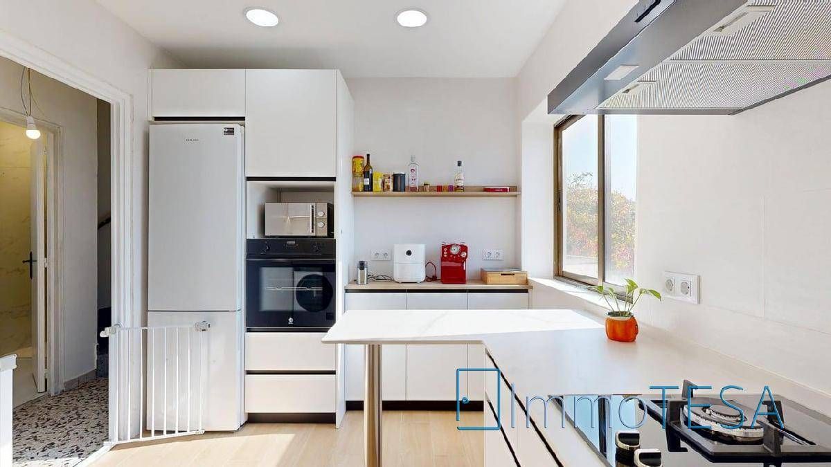 Cuina de Casa o xalet en venda en Barberà del Vallès amb Calefacció, Jardí privat i Terrassa