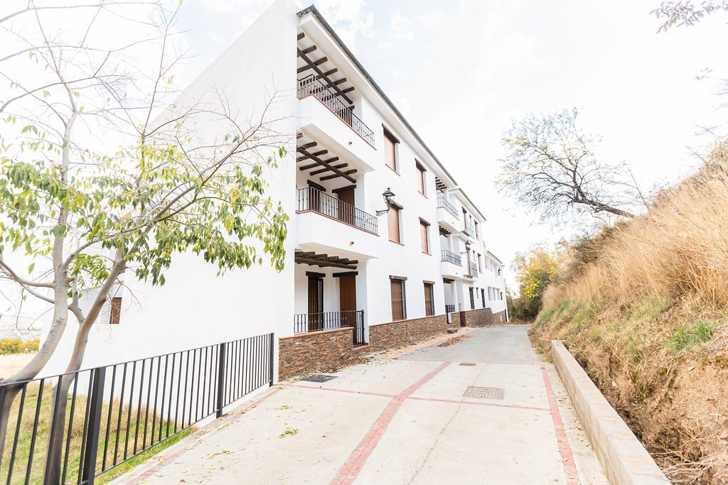 Vista exterior de Pis en venda en Paterna del Río amb Traster