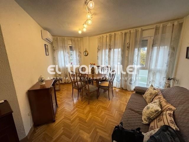 Sala d'estar de Pis de lloguer en  Madrid Capital amb Aire condicionat, Parquet i Moblat