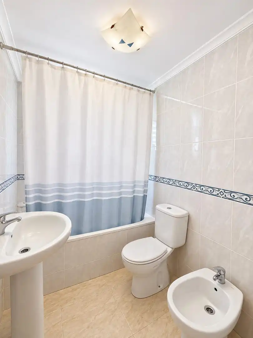 Bany de Apartament en venda en Mazarrón amb Jardí privat, Traster i Piscina comunitària