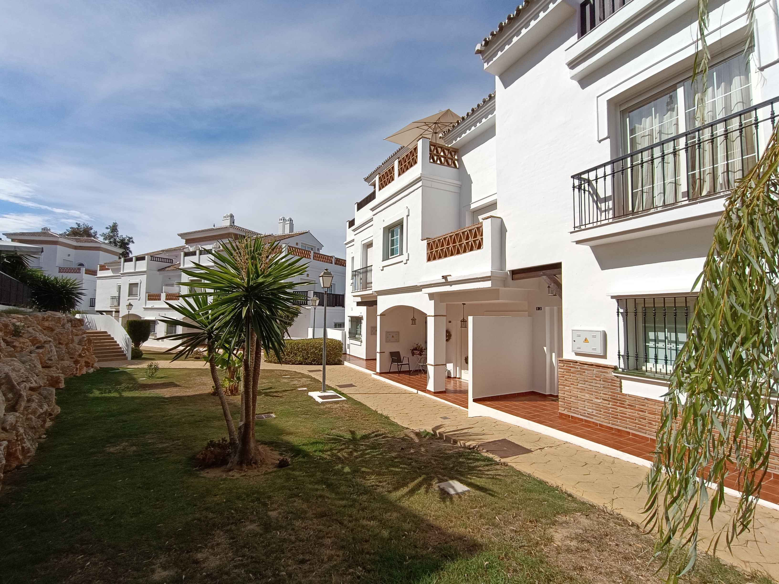 Vista exterior de Casa adosada en venda en Alhaurín de la Torre amb Aire condicionat, Calefacció i Jardí privat