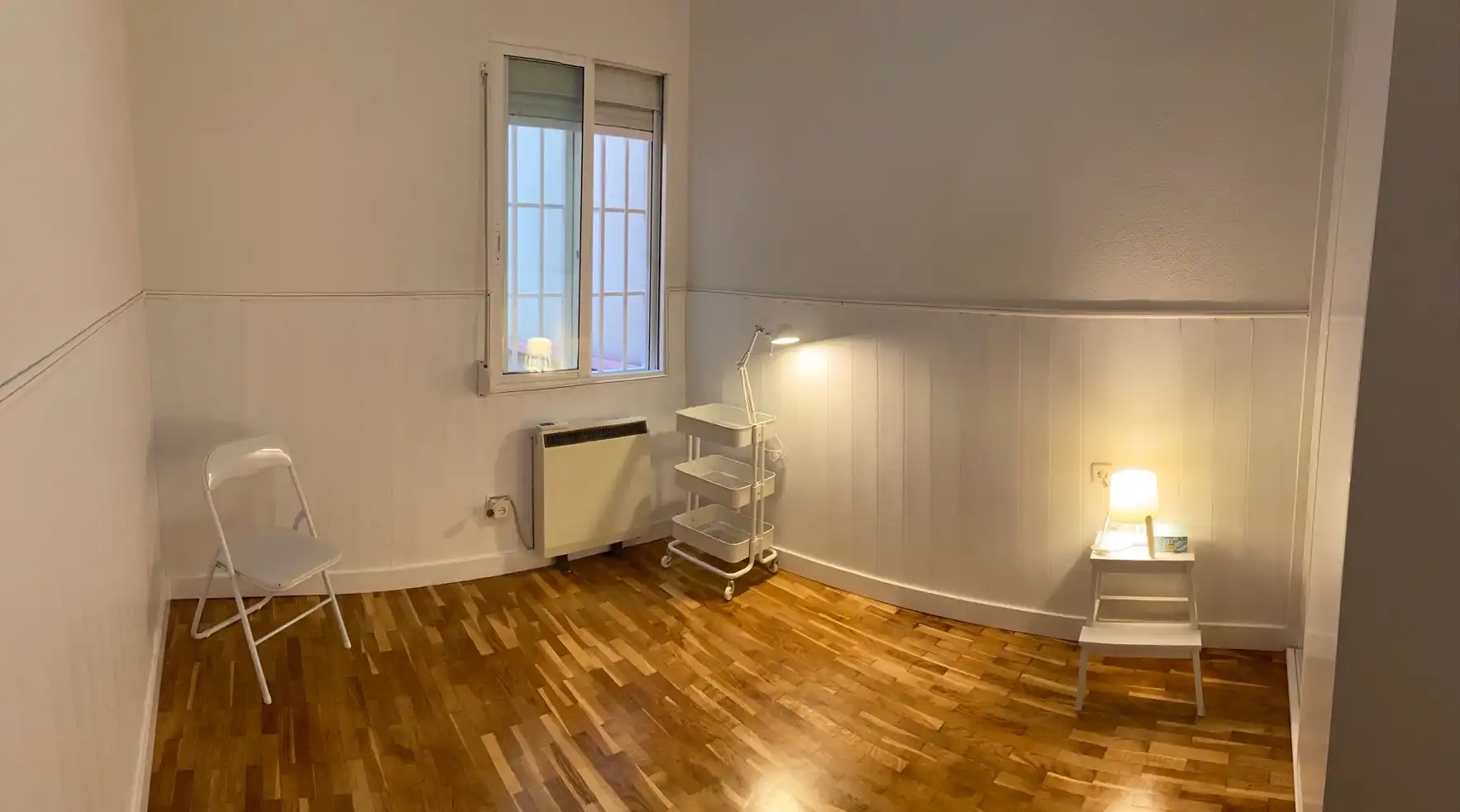 Dormitori de Apartament de lloguer en Madrid amb Calefacció, Moblat i Forn