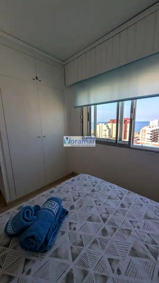 Habitación de Apartamento de alquiler en Gandia con Aire acondicionado y Amueblado