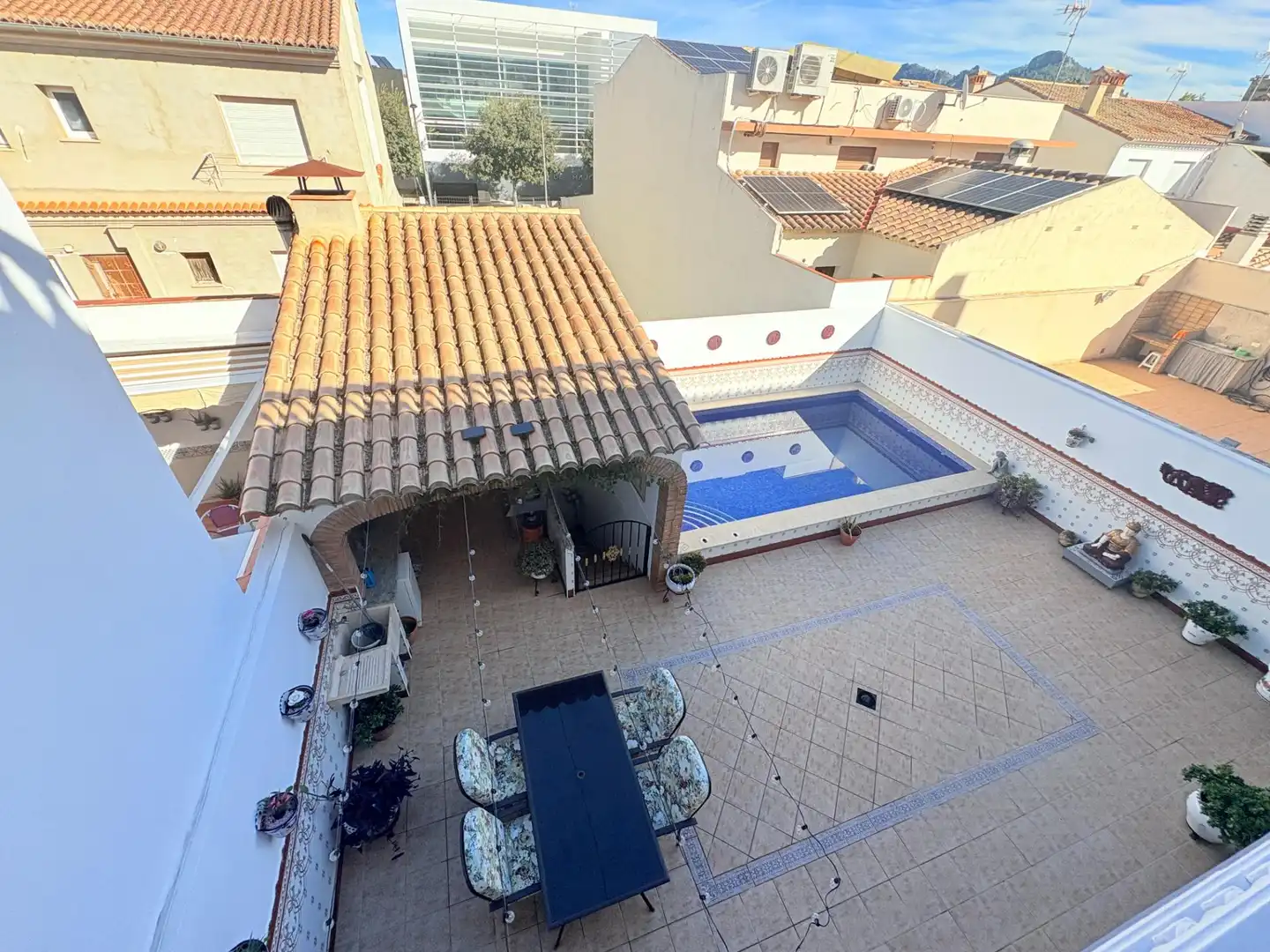 Chalet con terraza en venta en Calle Cronista pareja
