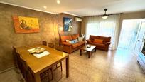 Sala d'estar de Casa adosada en venda en Creixell amb Aire condicionat, Terrassa i Balcó
