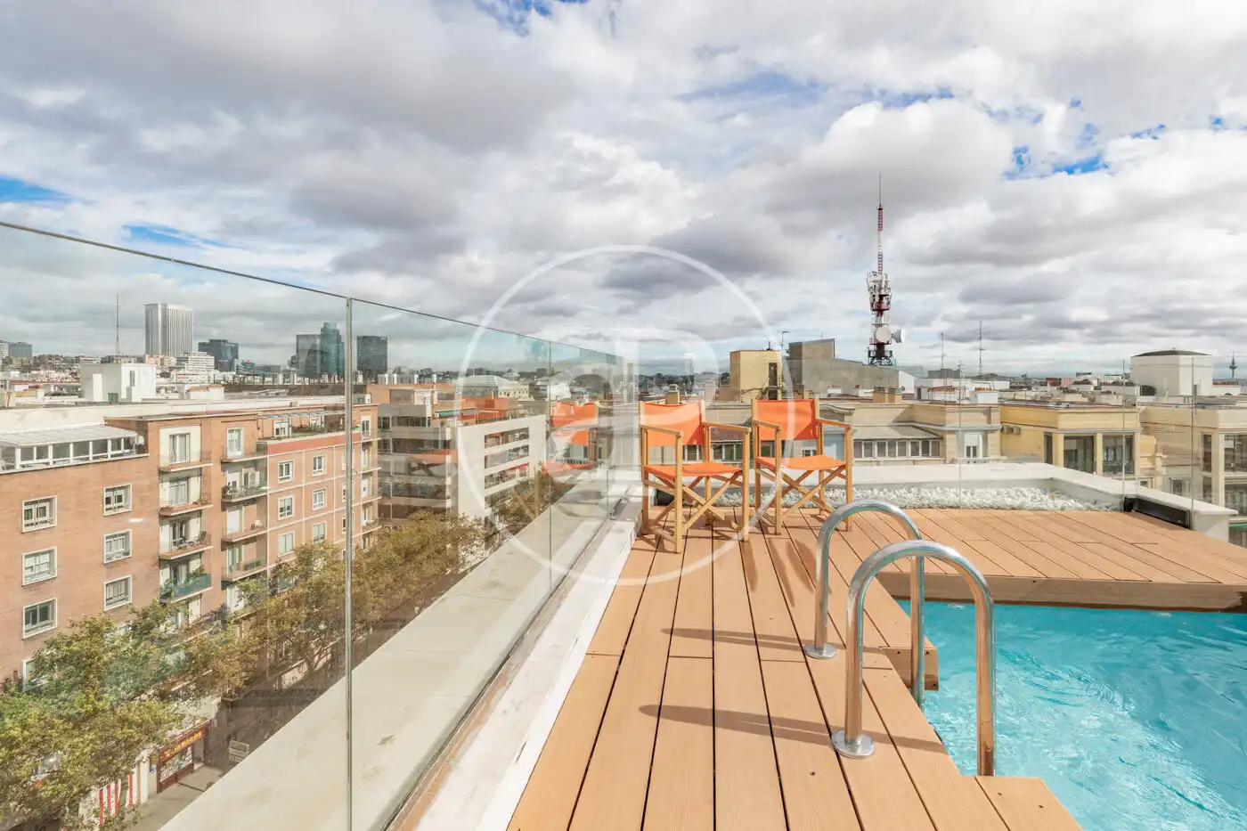 Außenansicht von Wohnung zum Verkauf in Madrid mit Klimaanlage, Heizung und Terrasse
