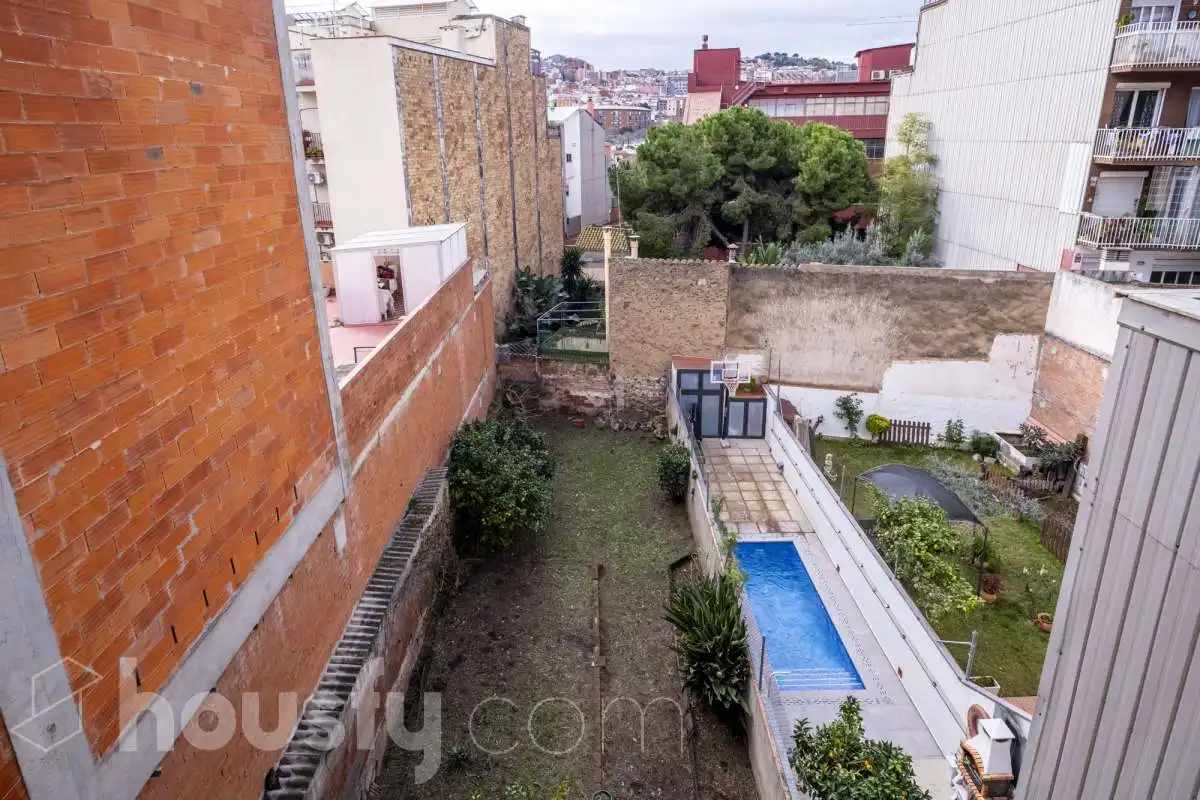 Außenansicht von Haus oder Chalet zum Verkauf in Barcelona mit Klimaanlage, Privatgarten und Terrasse
