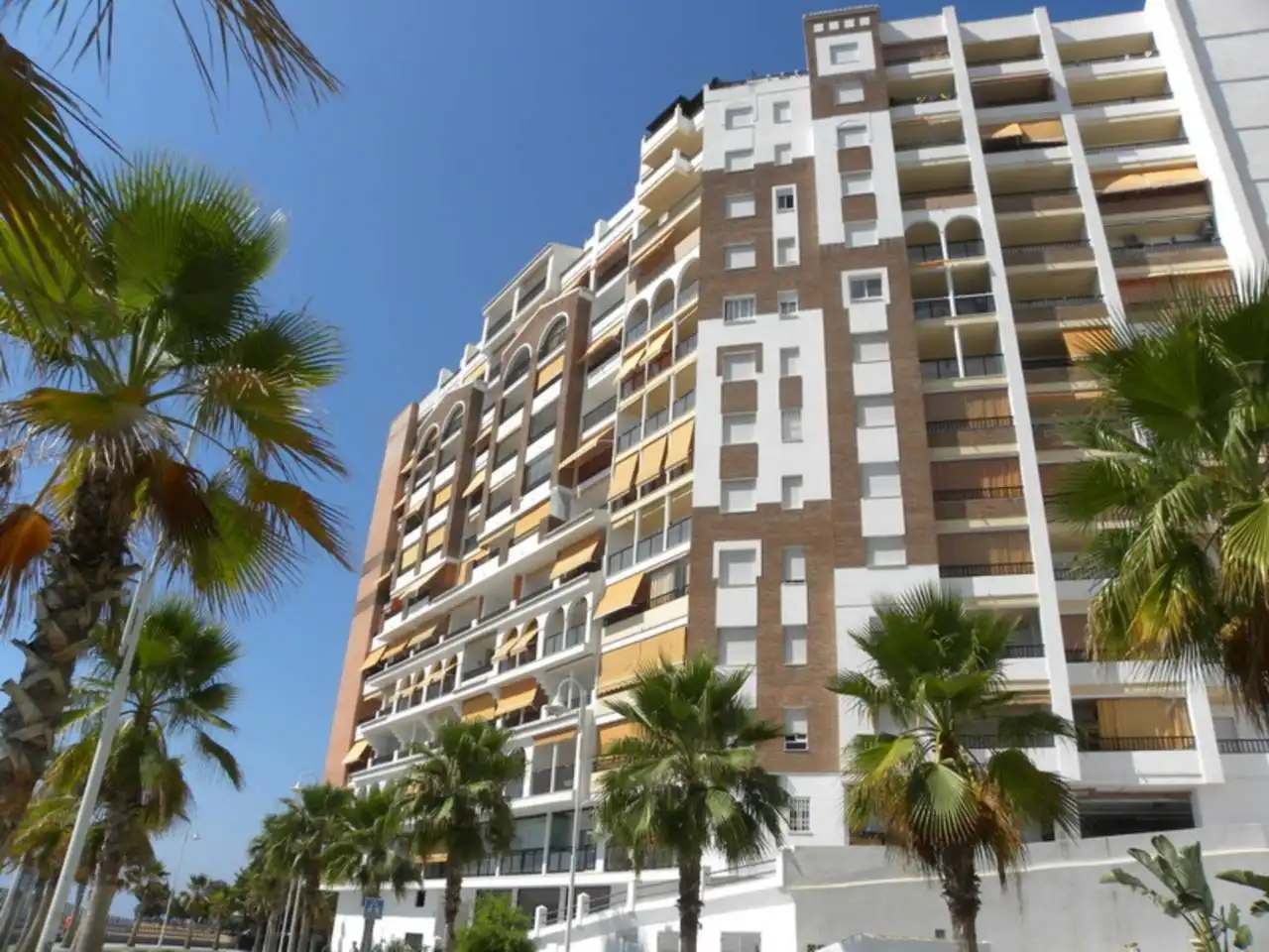 Vista exterior de Apartamento de alquiler en Almuñécar con Aire acondicionado, Terraza y Amueblado