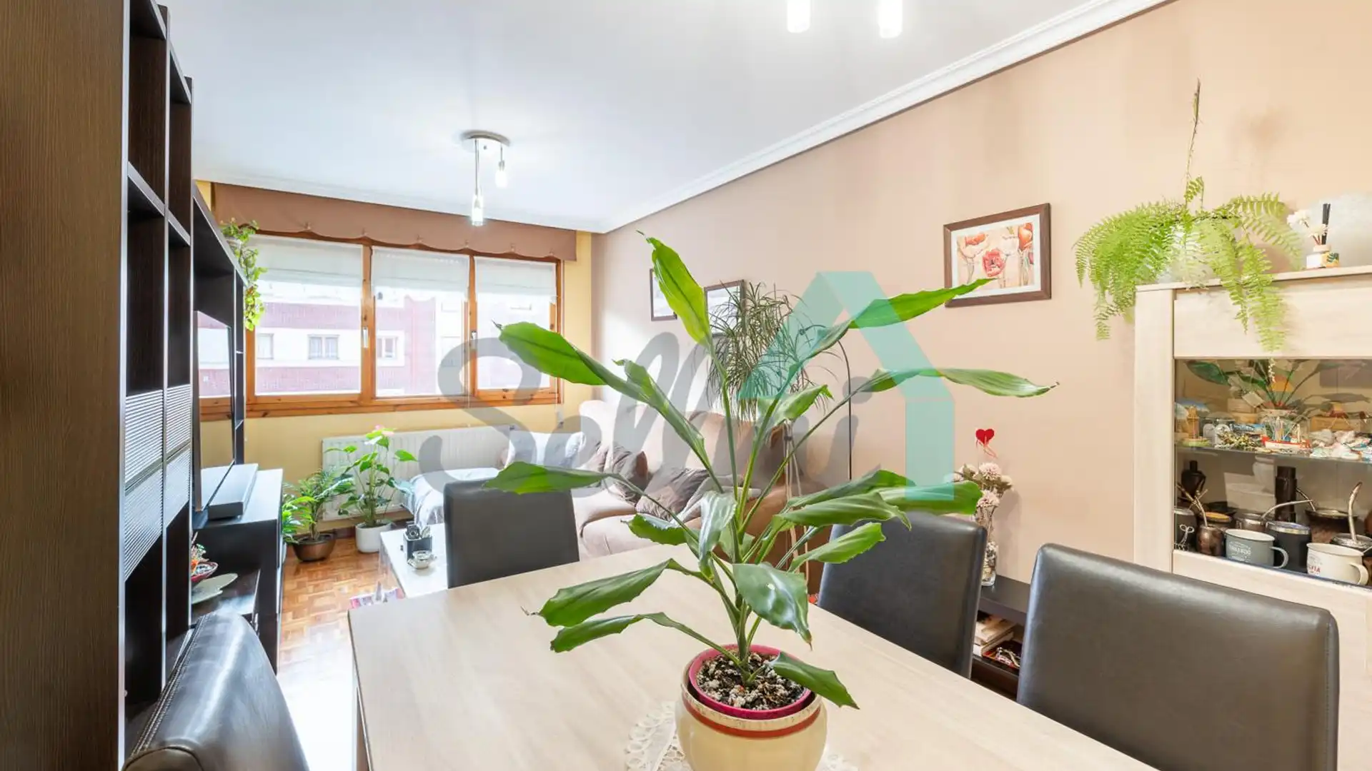 Comedor de Piso en venta en Oviedo  con Calefacción, Parquet y Trastero