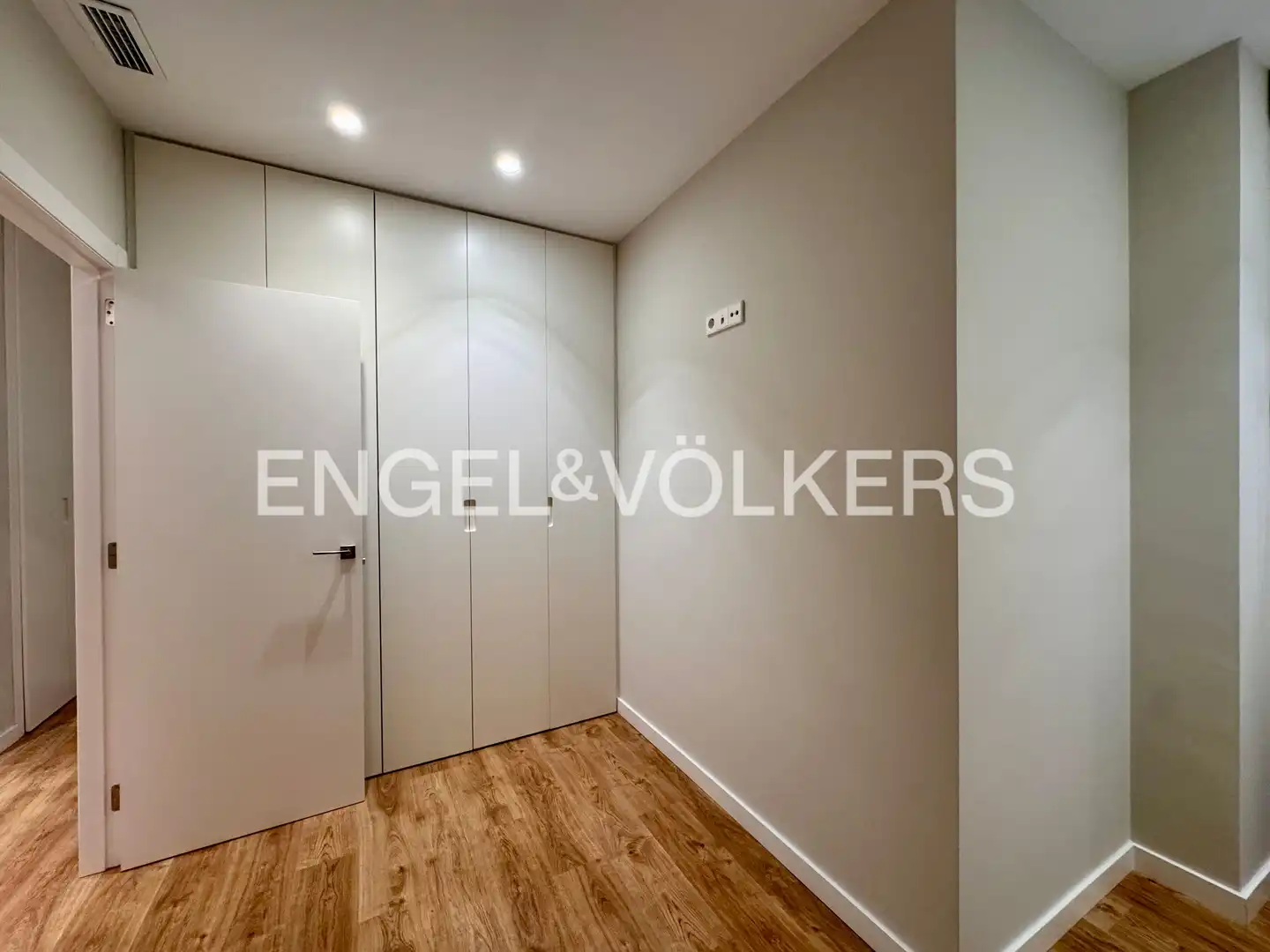 Flat for rent in Valencia  with Air Conditioner, Heating and Balcony