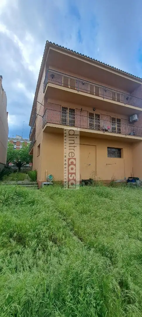 Vista exterior de Casa o xalet en venda en Tordera amb Aire condicionat, Calefacció i Jardí privat