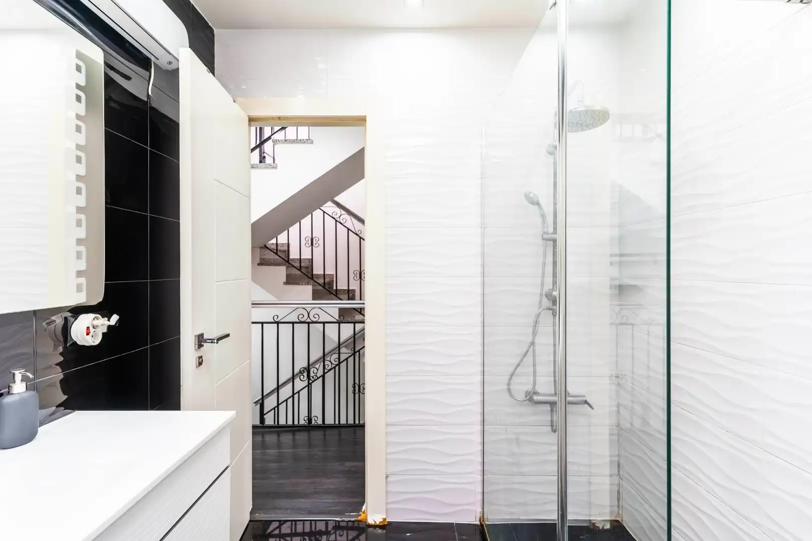 Bathroom of Detached homes for sale in Roquetas de Mar