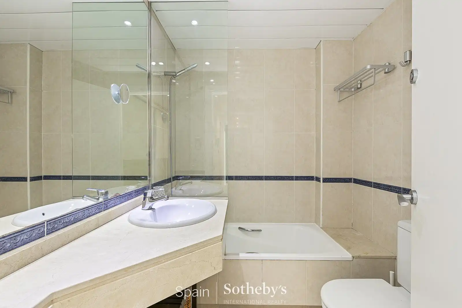 Badezimmer von Wohnungen zum Verkauf in Sant Pere de Ribes mit Klimaanlage, Privatgarten und Terrasse