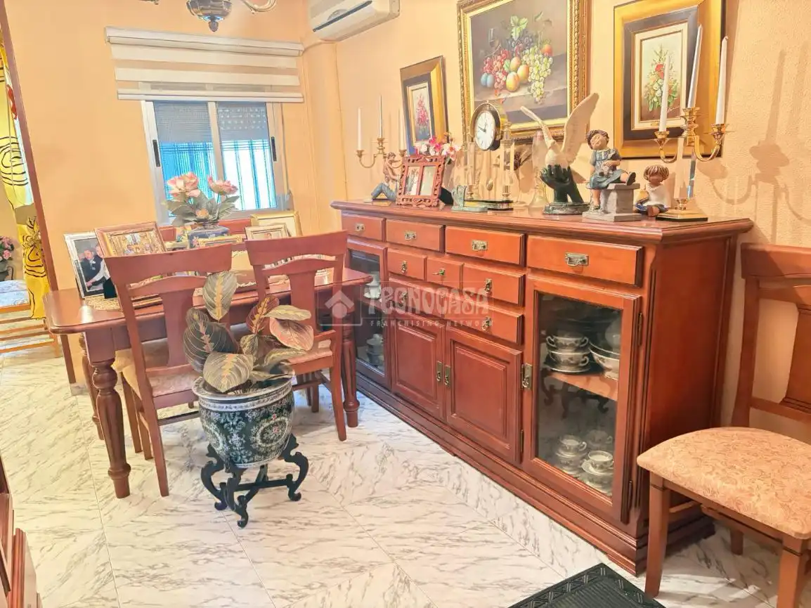 Dining room of Flat for sale in Sevilla  with Air Conditioner