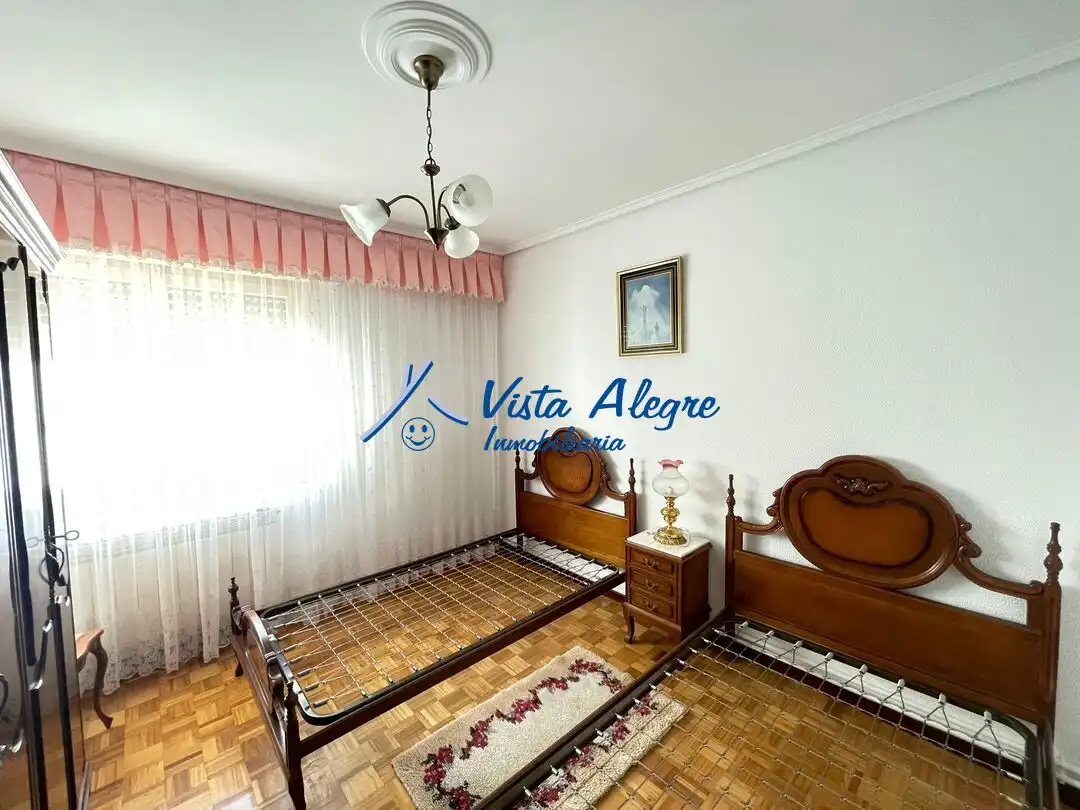 Sala de estar de Piso en venta en Haro con Calefacción, Terraza y Amueblado